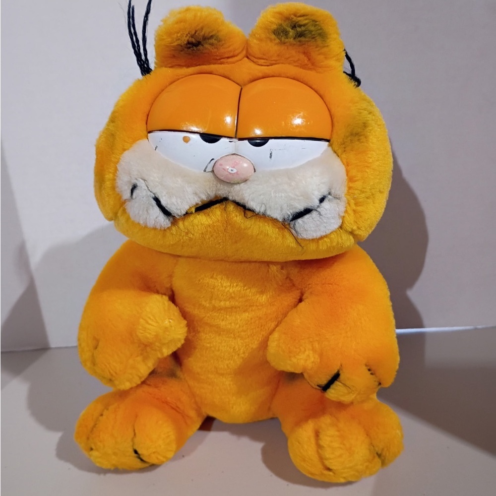 Vintage Garfield plush by Dakin (1980s era).
Features hard plastic eyes